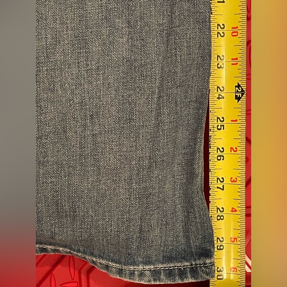 FLYPAPER Men’s Jeans in a bootcut style & great rear pocket design 31 x 32 - Picture 6 of 9